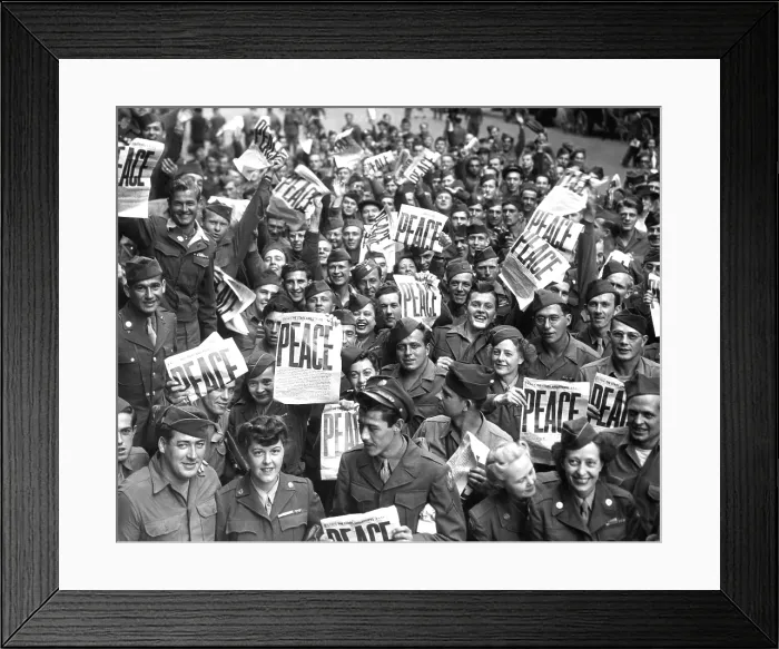 Framed Print : EV1946 - US Army men and women in Japan following the surrender of the Japanese army on September 2, 1945. Courtesy: CSU Archives / Everett Collection Framed Print : EV1946 - US Army men and women in Japan following the surrender of the Japanese army on September 2, 1945. Courtesy: CSU Archives / Everett Collection