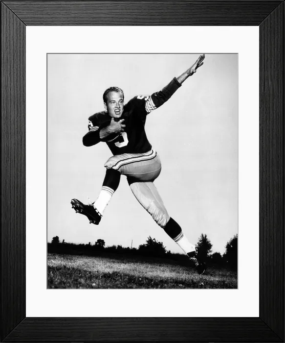 Framed Print : Paul Hornung, Half back for the Green Bay Packers 1957-1966. ca.late 1950s.Courtesy: CSU Archives / Everett Collection Framed Print : Paul Hornung, Half back for the Green Bay Packers 1957-1966. ca.late 1950s.Courtesy: CSU Archives / Everett Collection