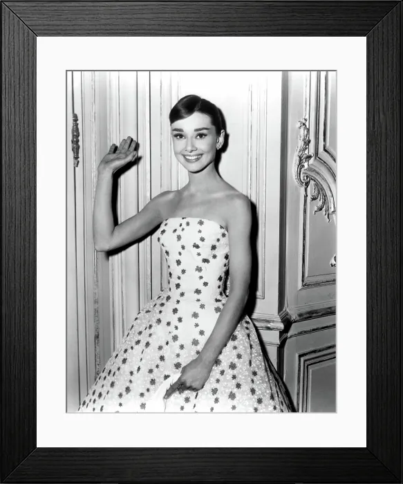 Framed Print : Audrey Hepburn in FUNNY FACE, 1957 Framed Print : Audrey Hepburn in FUNNY FACE, 1957