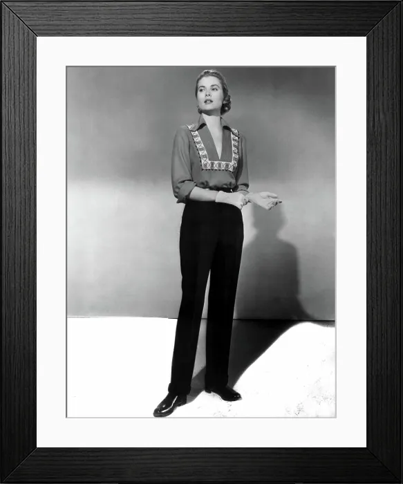 Framed Print : GREEN FIRE, Grace Kelly, 1954 Framed Print : GREEN FIRE, Grace Kelly, 1954