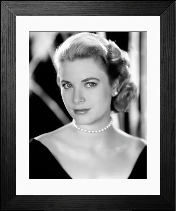 Framed Print : REAR WINDOW, Grace Kelly, 1954 Framed Print : REAR WINDOW, Grace Kelly, 1954