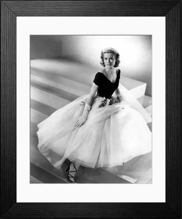 Framed Print : REAR WINDOW, Grace Kelly, 1954 Framed Print : REAR WINDOW, Grace Kelly, 1954