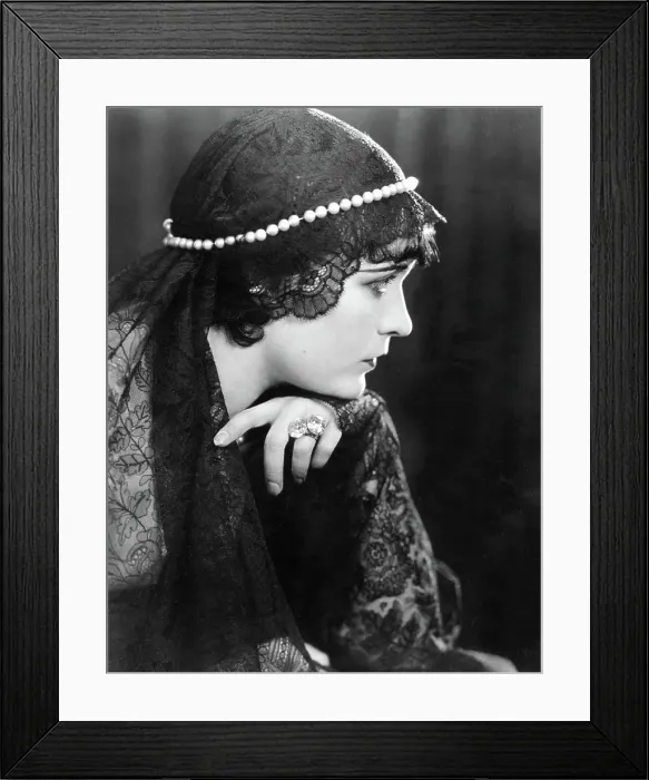 Framed Print : Pola Negri, 1927 Framed Print : Pola Negri, 1927