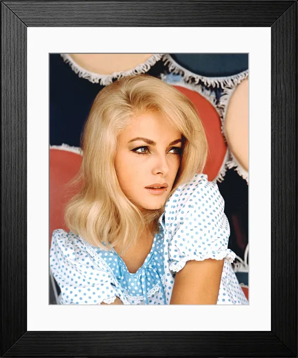 Framed Print : Virna Lisi, ca. early 1960s Framed Print : Virna Lisi, ca. early 1960s