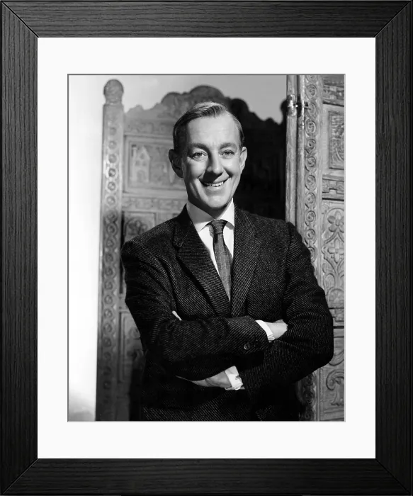 Framed Print : ALEC GUINNESS, MGM portrait, 1946