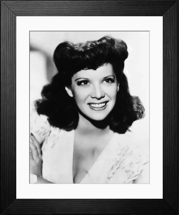 Framed Print : Dinah Shore, mid 1940s Framed Print : Dinah Shore, mid 1940s