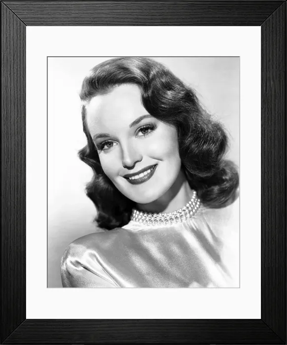 Framed Print : Newly signed Columbia starlet Dorothy Hart, 1947 Framed Print : Newly signed Columbia starlet Dorothy Hart, 1947