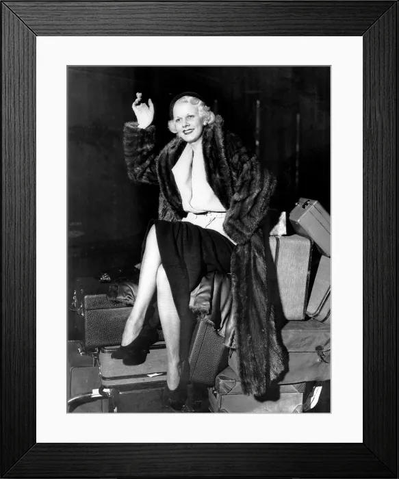 Framed Print : Jean Harlow, at Grand Central Terminal, New York, on a cross-country publicity tour, 1931