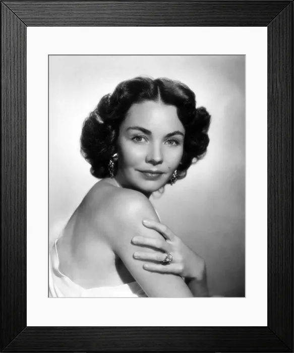 Framed Print : Jennifer Jones, portrait' Framed Print : Jennifer Jones, portrait'