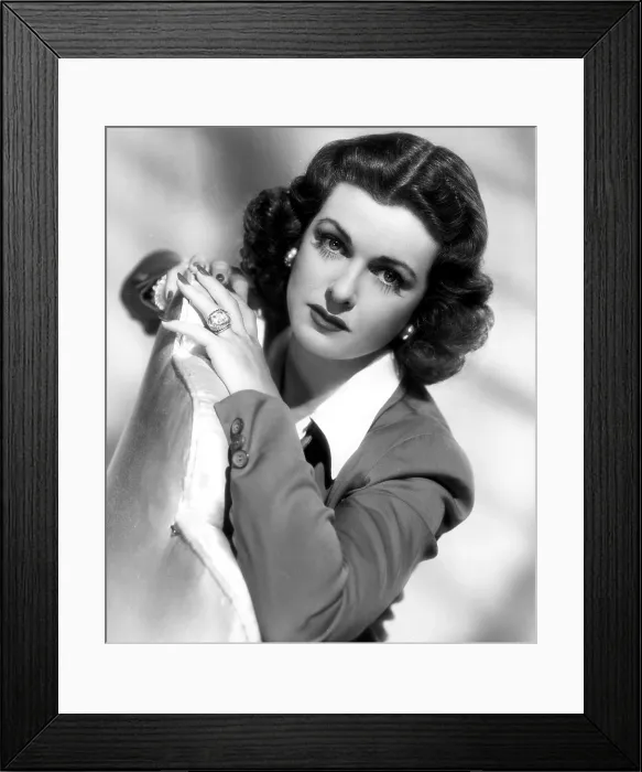 Framed Print : JOAN BENNETT, portrait circa 1946 Framed Print : JOAN BENNETT, portrait circa 1946