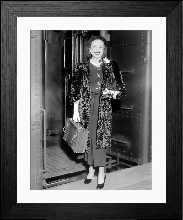 Framed Print : Joan Crawford, arriving in New York, November 1933