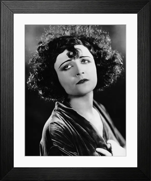 Framed Print : Pola Negri, ca. mid-1920s Framed Print : Pola Negri, ca. mid-1920s