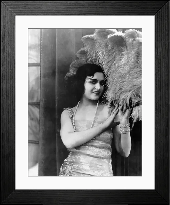 Framed Print : Pola Negri, 1923