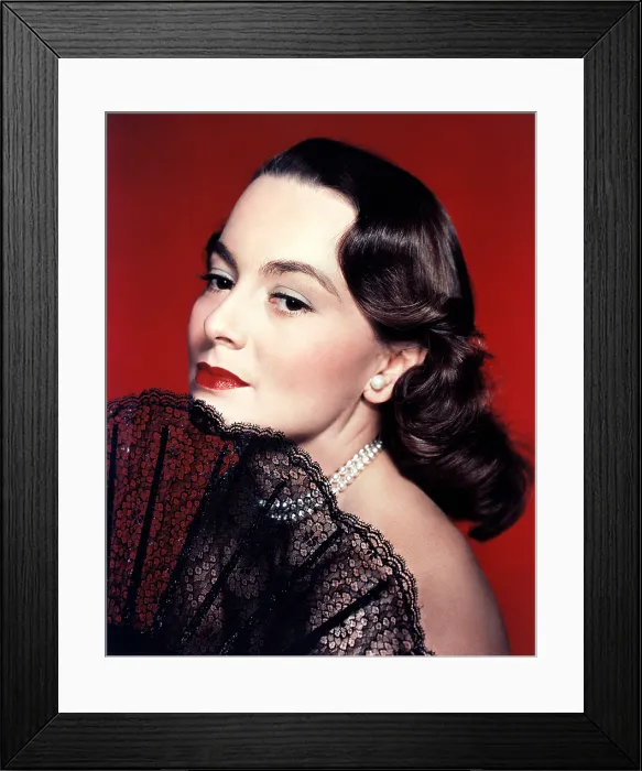 Framed Print : OLIVIA DeHAVILLAND, 1940s Framed Print : OLIVIA DeHAVILLAND, 1940s