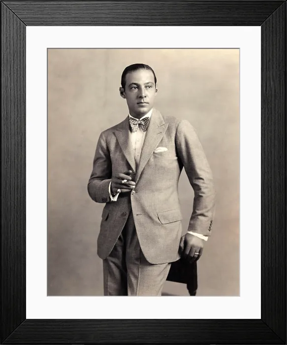 Framed Print : Rudolph Valentino, ca. 1924-25 Framed Print : Rudolph Valentino, ca. 1924-25