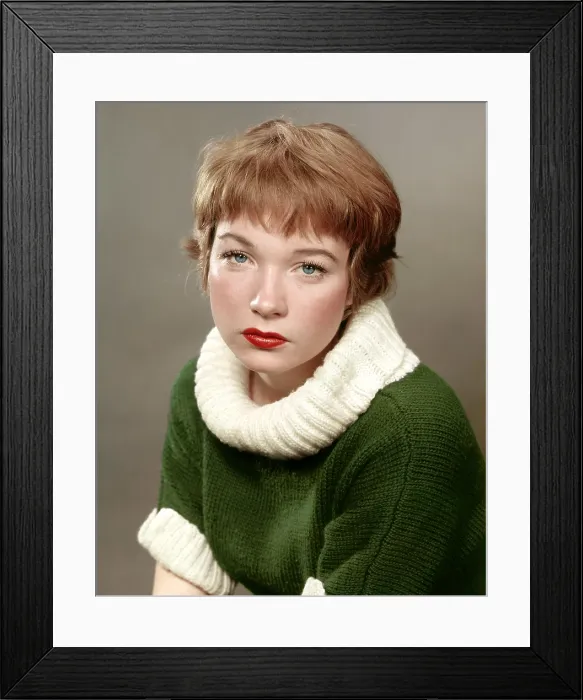 Framed Print : Shirley MacLaine, late 1950s Framed Print : Shirley MacLaine, late 1950s