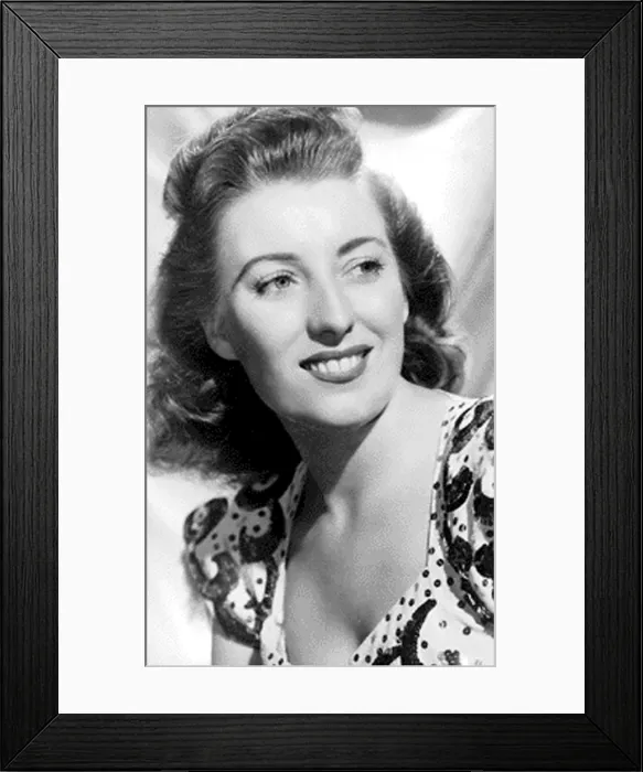 Framed Print : VERA LYNN, 1940's portrait Framed Print : VERA LYNN, 1940's portrait