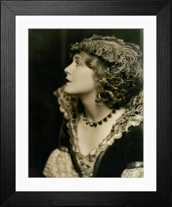 Framed Print : Vilma Banky, portrait ca. 1920s Framed Print : Vilma Banky, portrait ca. 1920s