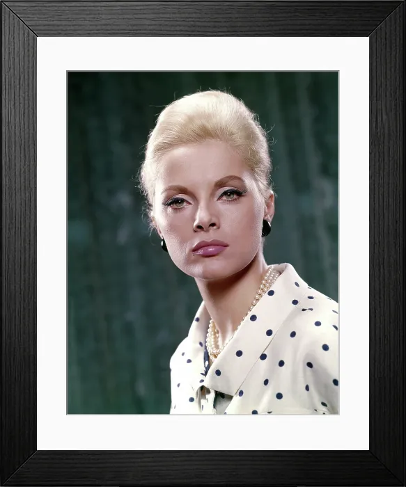 Framed Print : Virna Lisi, 1964 Framed Print : Virna Lisi, 1964