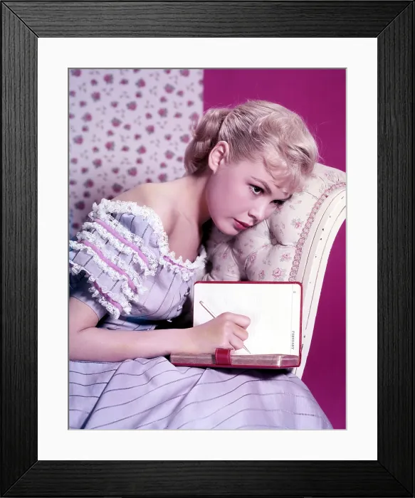 Framed Print : SANDRA DEE, c. 1959 Framed Print : SANDRA DEE, c. 1959