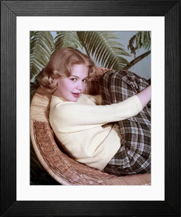 Framed Print : SANDRA DEE, c. 1959 Framed Print : SANDRA DEE, c. 1959