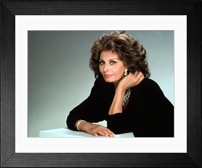 Framed Print : SOPHIA LOREN, 1984 Framed Print : SOPHIA LOREN, 1984