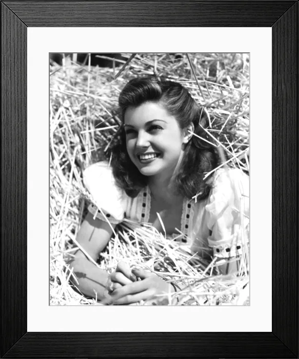 Framed Print : Esther Williams, 1944 Framed Print : Esther Williams, 1944