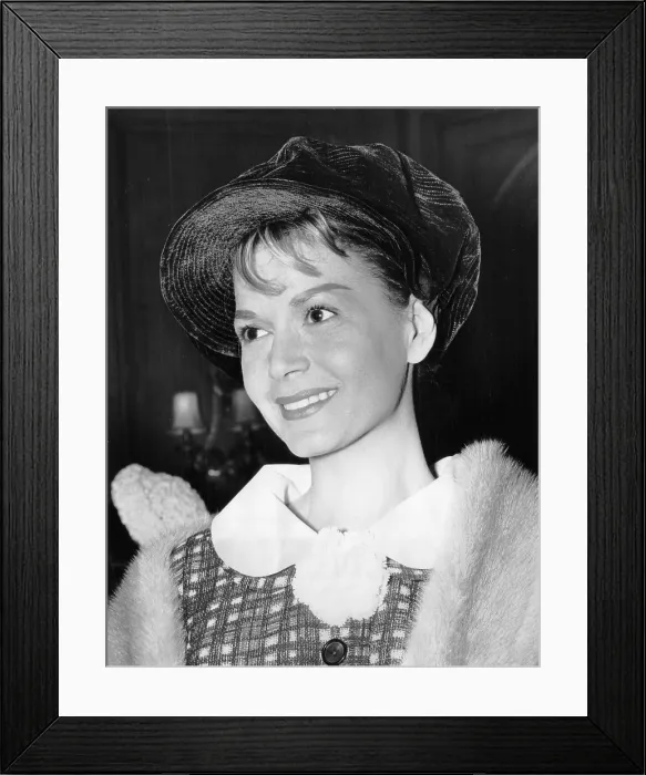 Framed Print : Eva Bartok, in London, summer 1959 Framed Print : Eva Bartok, in London, summer 1959