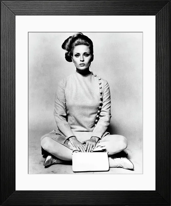 Framed Print : THOMAS CROWN AFFAIR, Faye Dunaway, 1968 Framed Print : THOMAS CROWN AFFAIR, Faye Dunaway, 1968