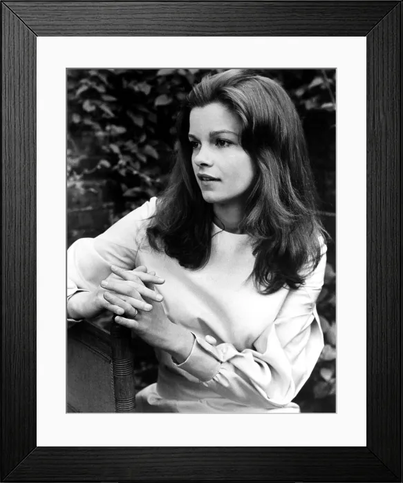 Framed Print : GENEVIEVE BUJOLD, portrait