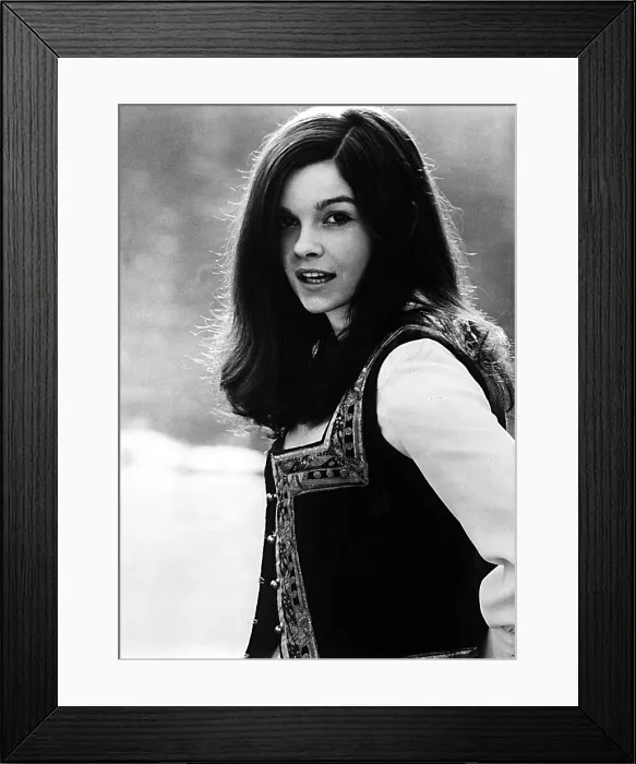 Framed Print : GENEVIEVE BUJOLD, portrait Framed Print : GENEVIEVE BUJOLD, portrait