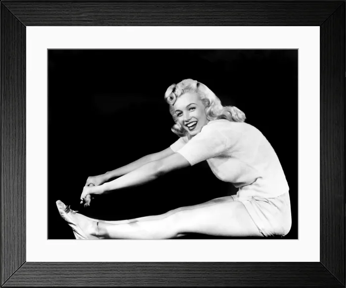 Framed Print : Model and Columbia starlet Marilyn Monroe, working out, ca. 1948 Framed Print : Model and Columbia starlet Marilyn Monroe, working out, ca. 1948