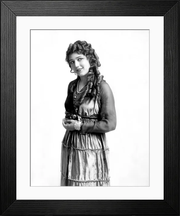 Framed Print : Mary Pickford, ca. 1918 Framed Print : Mary Pickford, ca. 1918