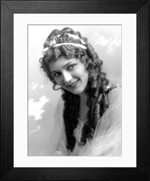 Framed Print : Mary Pickford, ca. 1918 Framed Print : Mary Pickford, ca. 1918