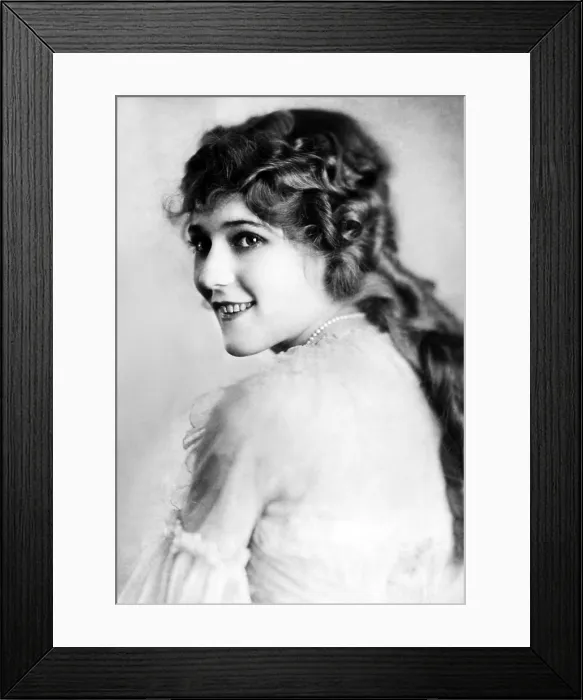 Framed Print : Mary Pickford, ca. 1918 Framed Print : Mary Pickford, ca. 1918
