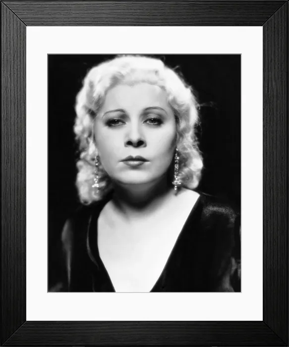 Framed Print : Mae West, ca. 1932 Framed Print : Mae West, ca. 1932