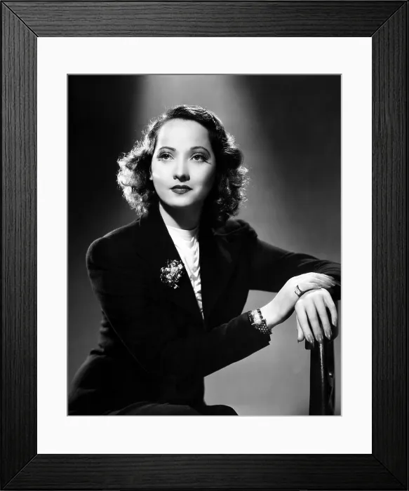 Framed Print : Merle Oberon, ca. 1930s Framed Print : Merle Oberon, ca. 1930s