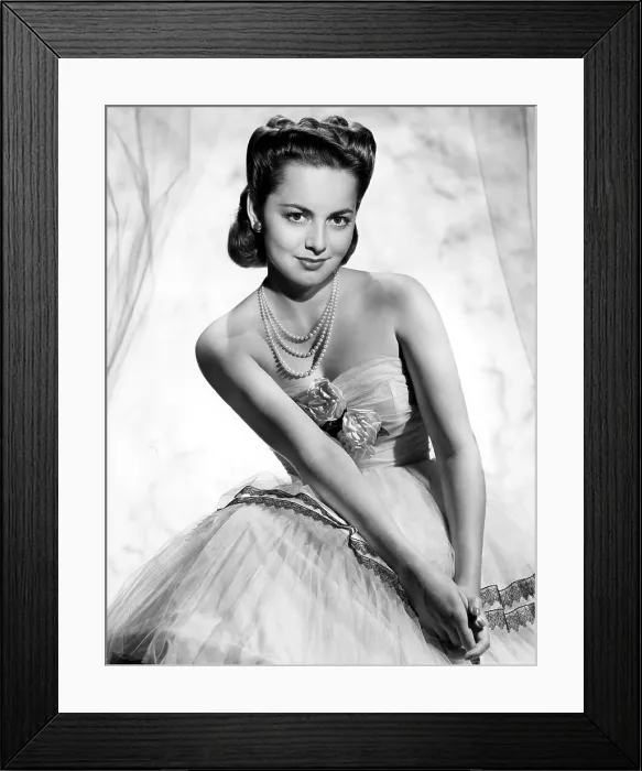 Framed Print : OLIVIA DE HAVILLAND, 1946 Framed Print : OLIVIA DE HAVILLAND, 1946