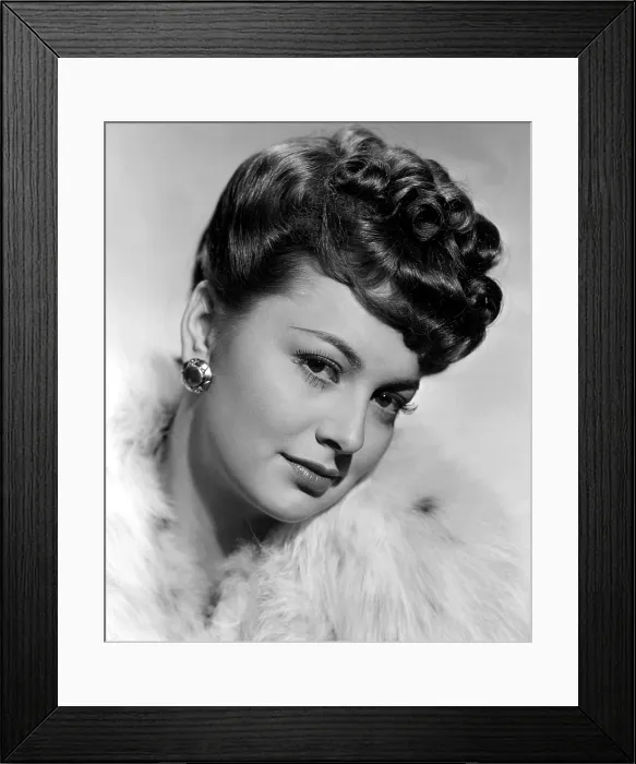 Framed Print : Olivia De Havilland, 1942 Framed Print : Olivia De Havilland, 1942