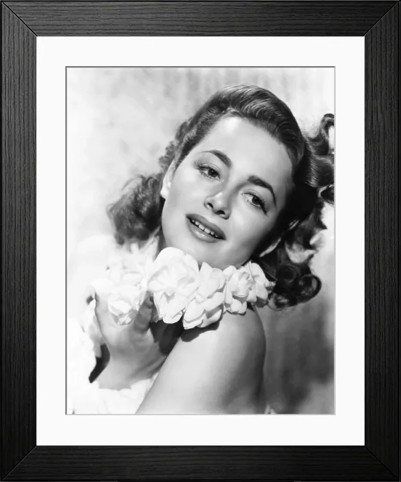 Framed Print : Olivia de Havilland, 1942 Framed Print : Olivia de Havilland, 1942