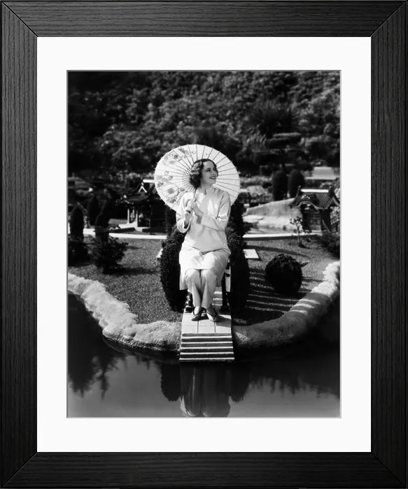 Framed Print : Olivia de Havilland, in a Chinese garden, ca. 1936 Framed Print : Olivia de Havilland, in a Chinese garden, ca. 1936