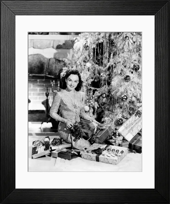 Framed Print : Paulette Goddard, wishing her fans a Merry Christmas, 1940