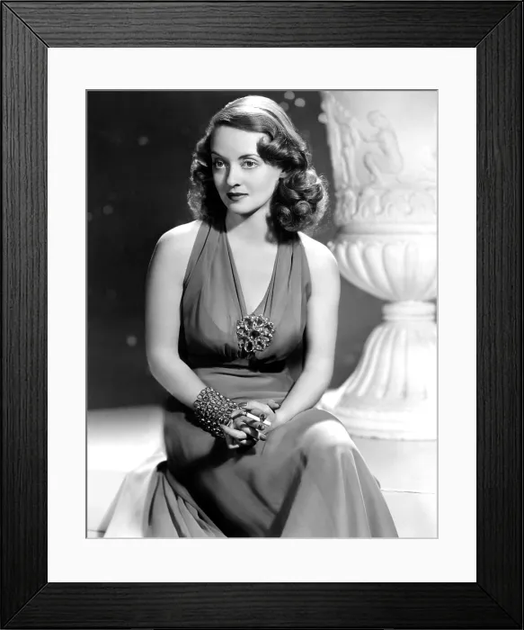 Framed Print : BETTE DAVIS, Warner Brothers, 1940s Framed Print : BETTE DAVIS, Warner Brothers, 1940s