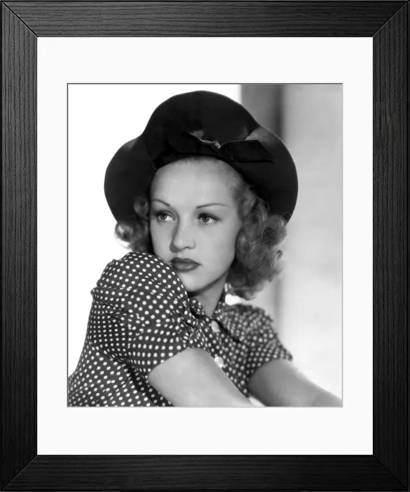 Framed Print : BETTY GRABLE, Paramount Pictures, late 1930s Framed Print : BETTY GRABLE, Paramount Pictures, late 1930s