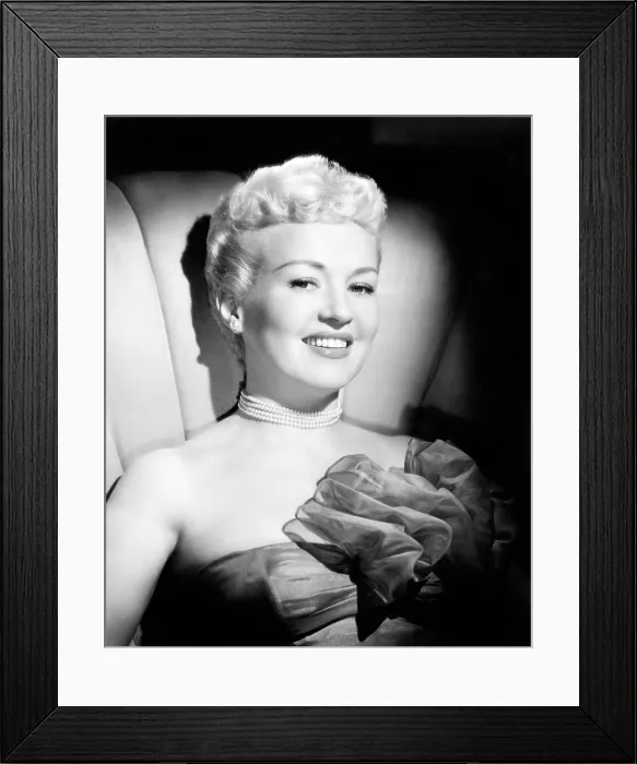 Framed Print : BETTY GRABLE, 20th Century-Fox, late 1940s