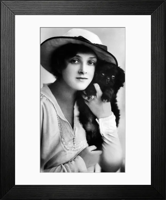 Framed Print : Gladys Cooper, postcard model, ca. 1910s