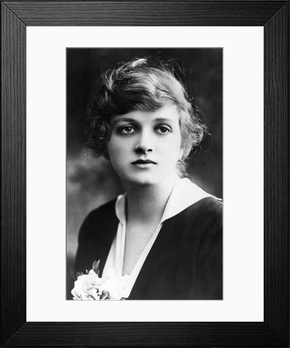 Framed Print : Gladys Cooper, postcard model, ca. 1910s