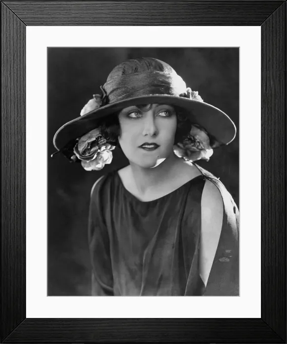 Framed Print : Gloria Swanson, ca. mid-1920s Framed Print : Gloria Swanson, ca. mid-1920s