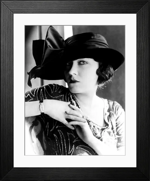 Framed Print : Gloria Swanson, 1921 Framed Print : Gloria Swanson, 1921