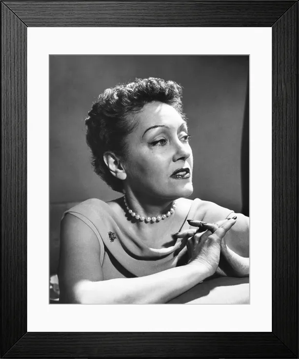 Framed Print : Gloria Swanson, 1950 Framed Print : Gloria Swanson, 1950